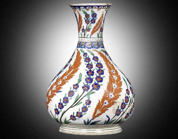 Rare İznik tile bottles fetch record price at London auction house