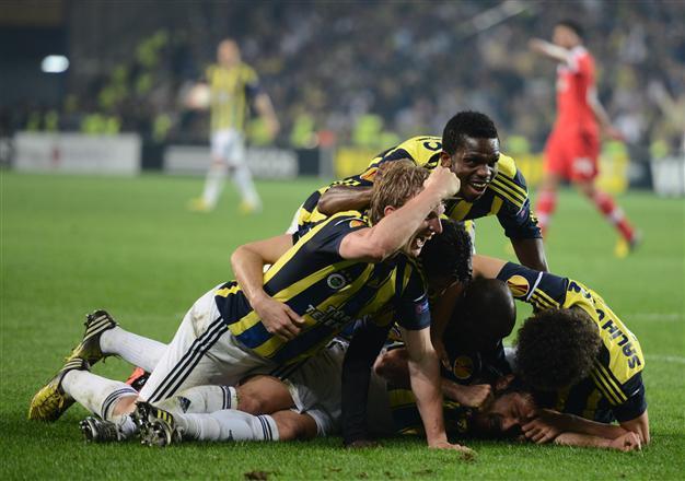 Fenerbahçe edges Benfica 1-0, getting a step closer to a historic European final