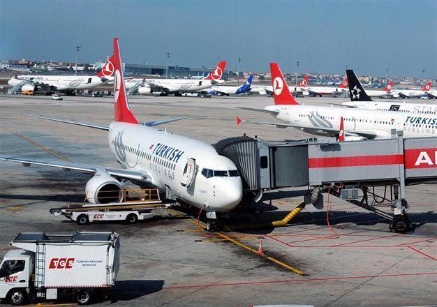 Busy Istanbul airport helps boom in tourism numbers