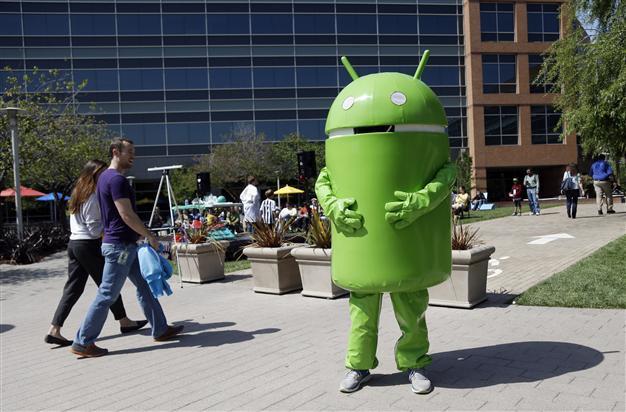 Android reigns, Windows gains in smartphones: survey