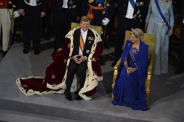 Willem-Alexander sworn in as Dutch king