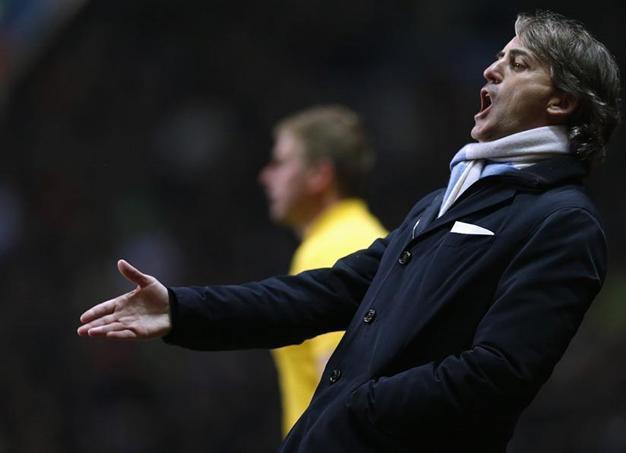 Man City Manager Mancini looks for perfect finish to steal title