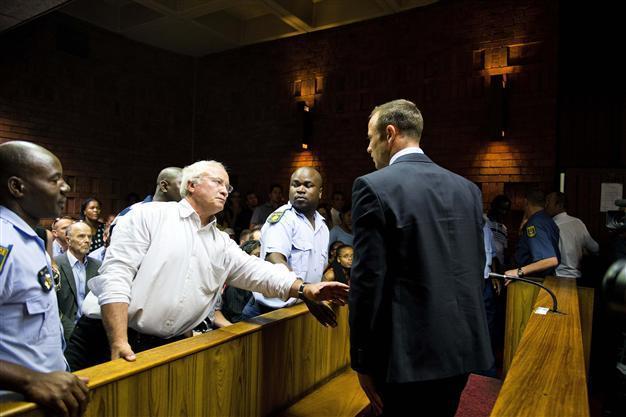 Pistoriuss dad lambasted for racist gun comments