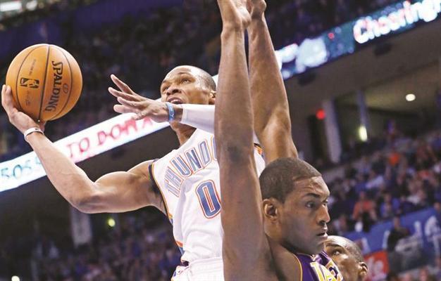 Westbrook paces Thunder in victory over Los Angeles