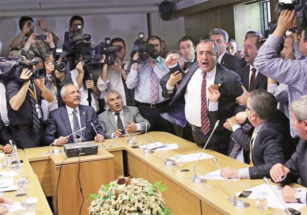 Swearing at Turkish Parliament brings resignation of MP