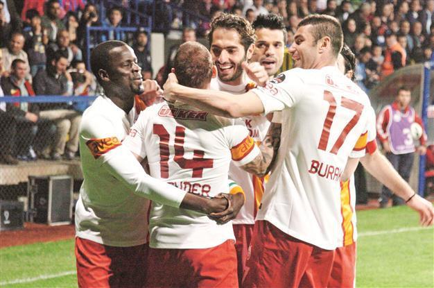 Galatasaray out to retain league title in front of sell-out crowd
