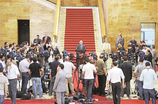 Government ready to submit own constitutional proposal