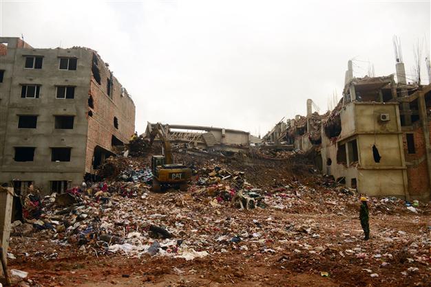 Bangladesh building collapse death toll nears 600: Army
