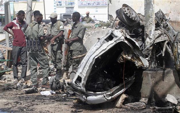 Bomb hits convoy carrying Qataris in Somalia, eight dead