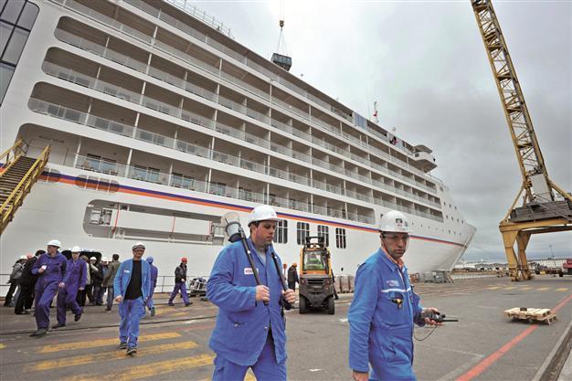 South Koreas STX Group mulls selling European shipyards