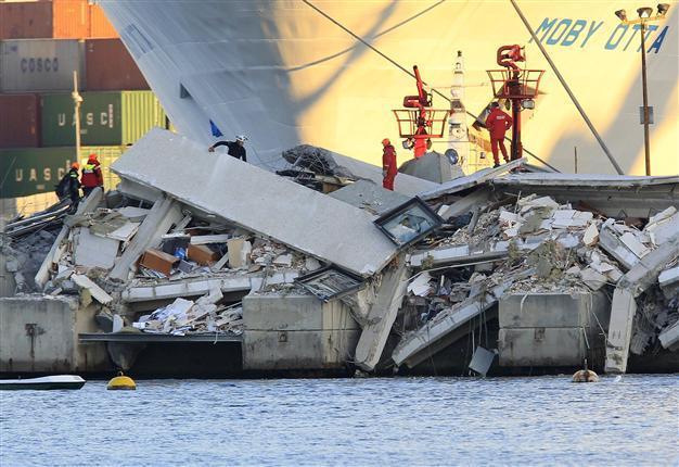 Three dead, several missing in Italy shipping accident