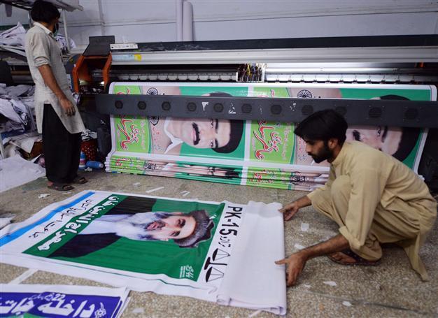 Son of Pakistan ex-PM kidnapped two days before vote