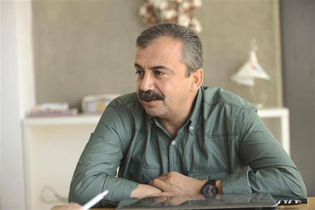 Ball in gov’t side for full democratization, BDP deputy Önder says