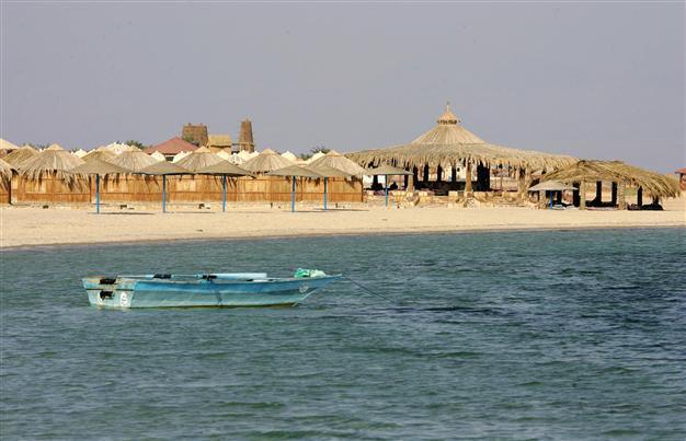 Booze and bikinis are welcome in Egypt, says tourism minister