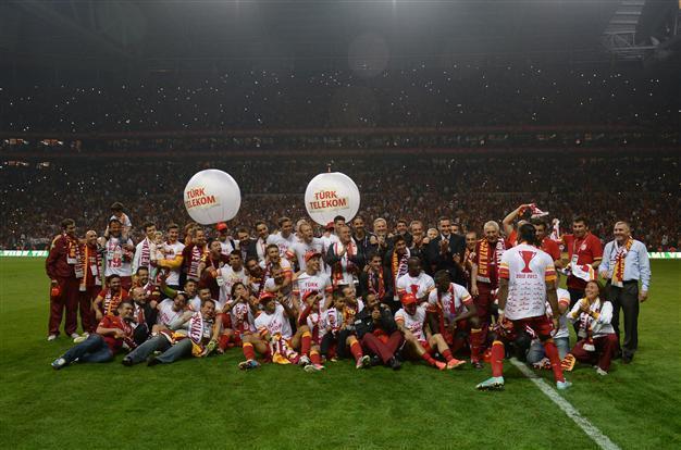 Lions of Galatasaray crowned champions after dominant victory