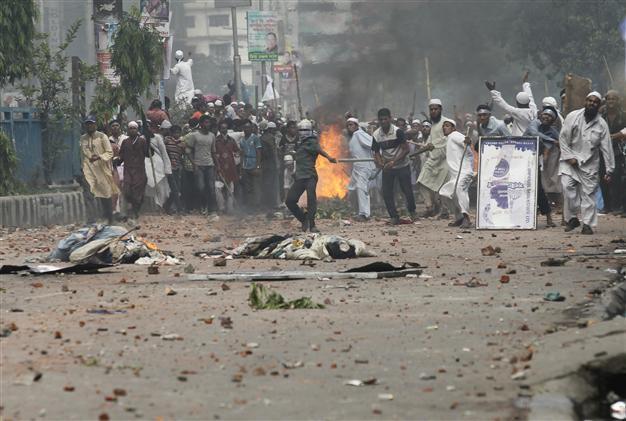 32 dead as Bangladesh Islamists demand blasphemy law