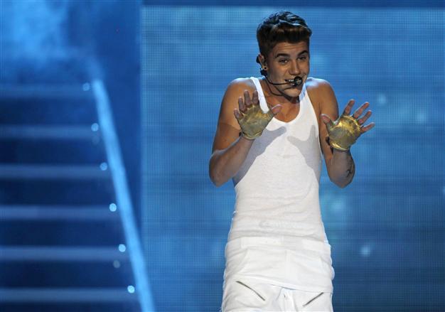Justin Bieber fan disrupts Dubai concert