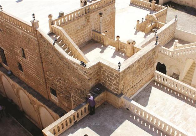 Turkey-based tourists travel less, spends more: TÜİK
