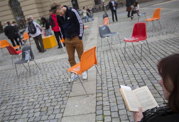 Germany commemorates intellectual decapitation, says still feels effect of Nazi book burnings