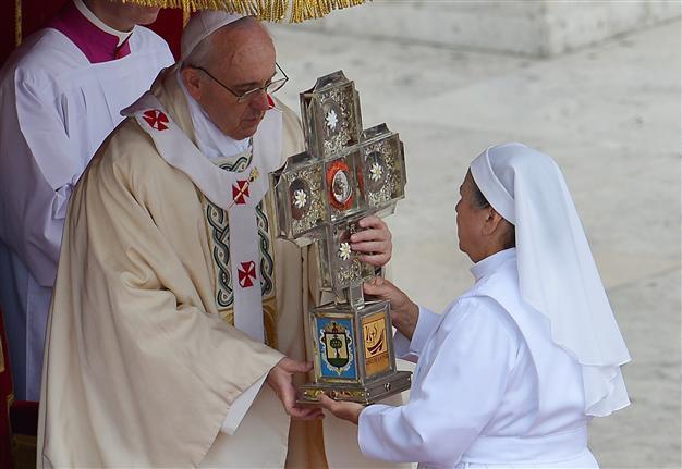 Pope Francis canonises first saints of his reign