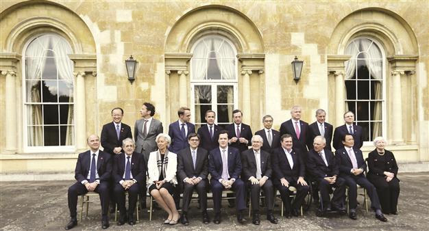 G7 smoothes US-EU divisions, agrees on joint currency policy