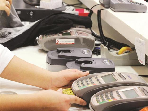 Draft code foresees free credit card option to cure fee complaints