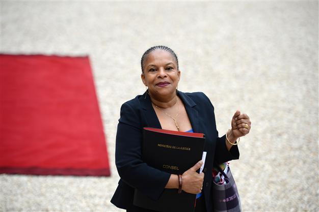 French minister wants land for slaves’ descendants