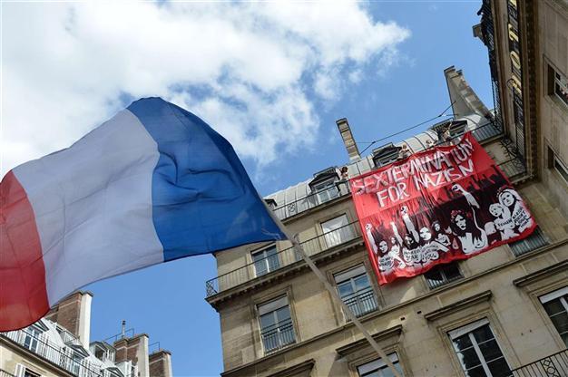 Topless Femen crash far-right rally in Paris