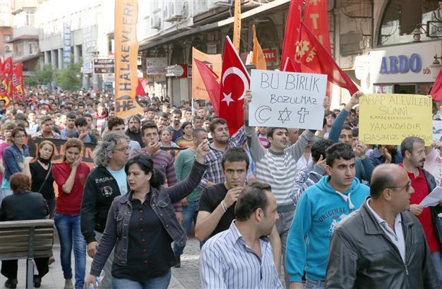 Protesters hit the streets in bomb-hit Reyhanlı against Syrians