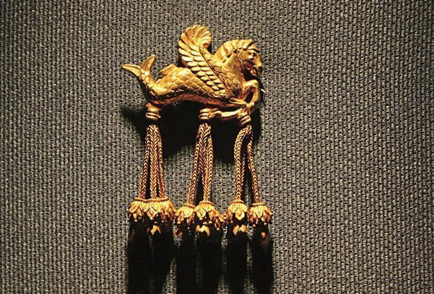 Winged seahorse brooch attracts viewers