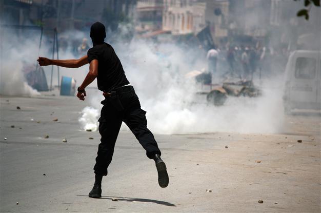 Salafist protester killed in clash with police over banned meeting in Tunisia