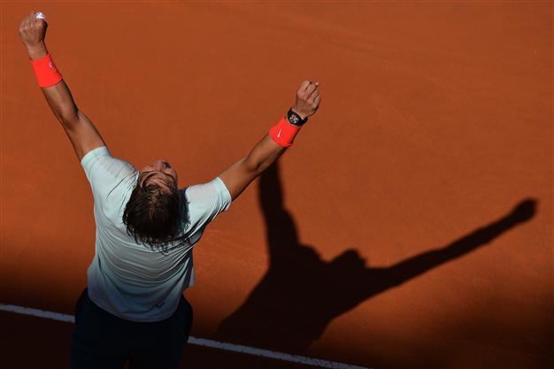 Nadal back to his best on clay as he crushes Federer to win seventh Rome title