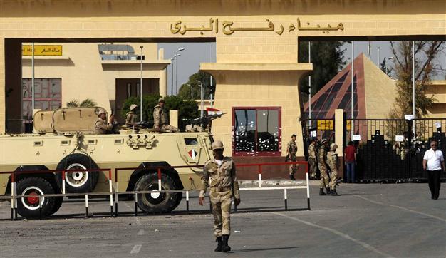 Police camp comes under heavy fire in Egypts Sinai
