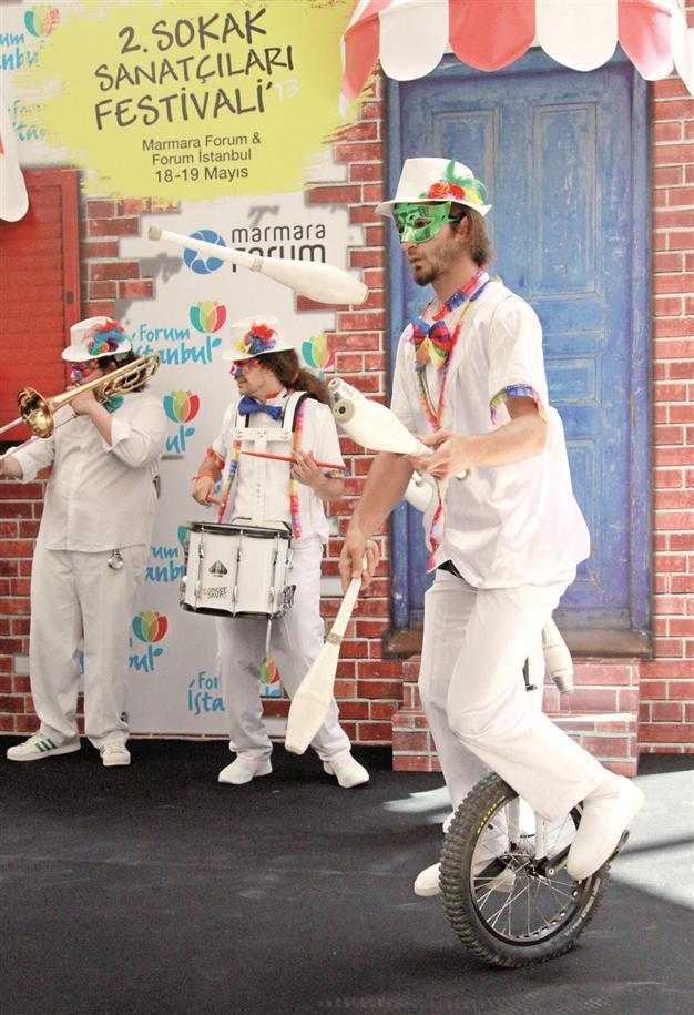 Street artists gather to show off their talents