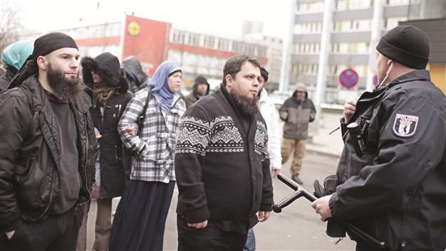 Netherlands, Germany alarmed over Islamist extremists