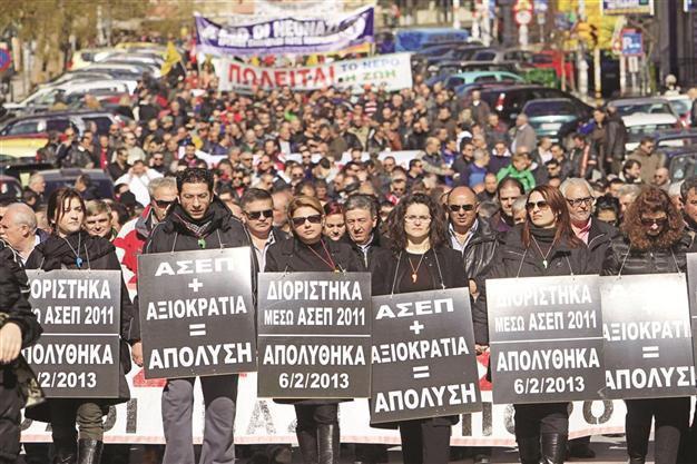 Greece, Spain race for euro joblessness