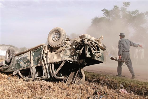 Afghan bomb kills 10 civil on pick-up
