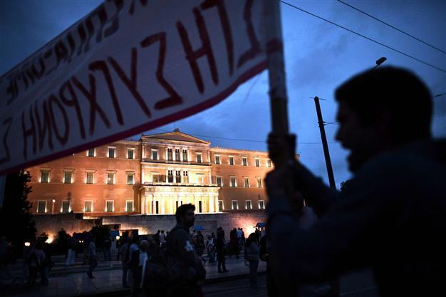 Fitch raises Greek credit rating to B-