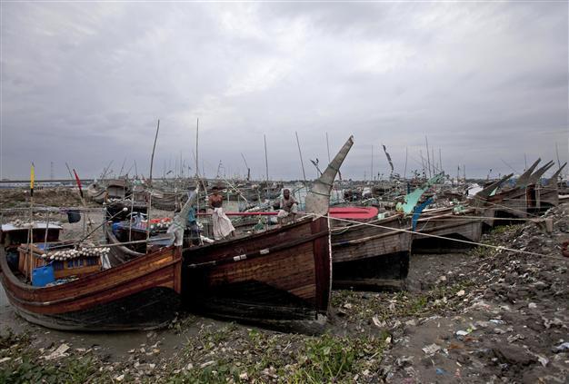 Cyclone triggers mass evacuations in Bangladesh, Myanmar