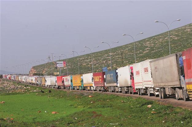 Bulgarian truckers block Turkey border again