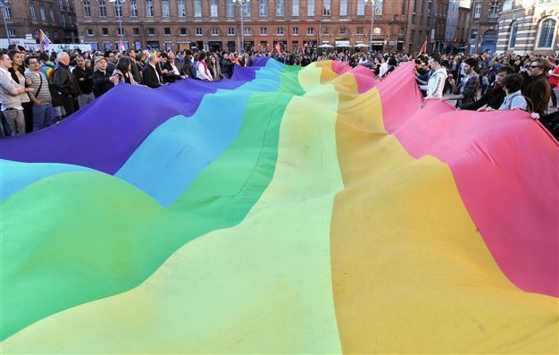 French president signs gay marriage into law