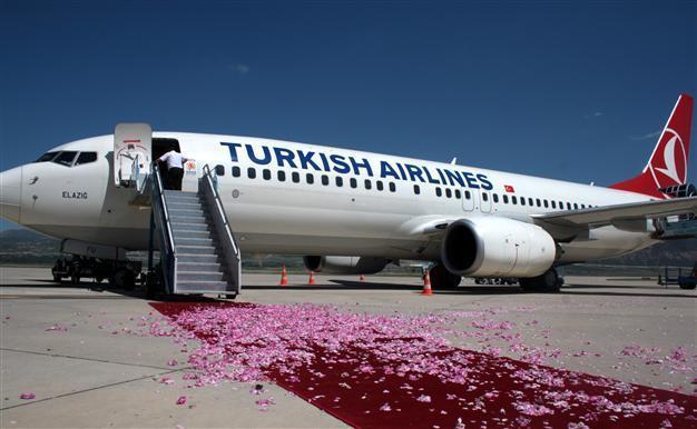 Turkish doctors save man’s life on plane