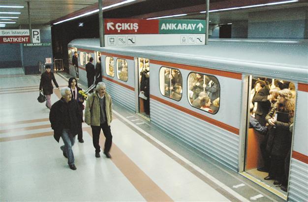 Ankara locals set to hold ‘kissing protest’ in metro