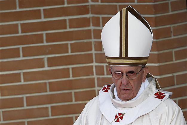 Pope condemns mafias, prays mafiosi will follow God