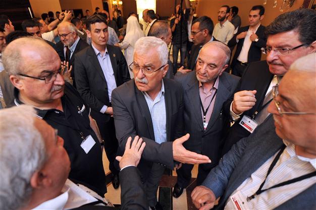 Syrian opposition split as peace moves forge ahead