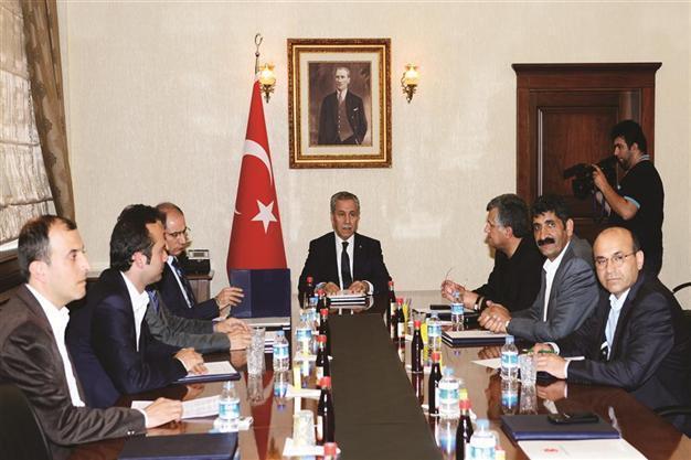 Occupy Taksim talks start before Turkish PM Erdoğan returns