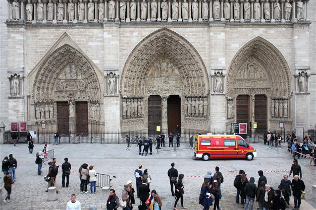 Far-right writer commits suicide at Notre Dame Cathedral in Paris