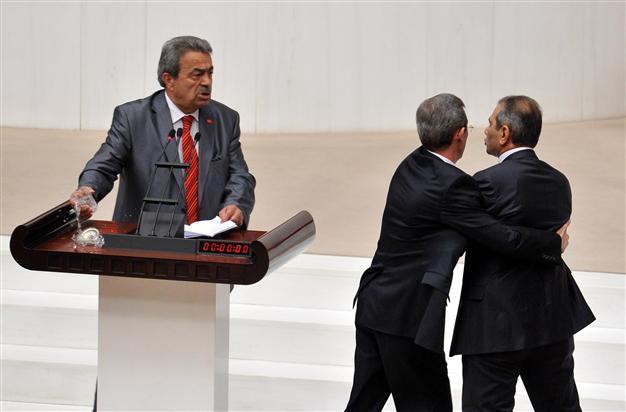 Profanity at Parliament goes unpunished by ruling AKP