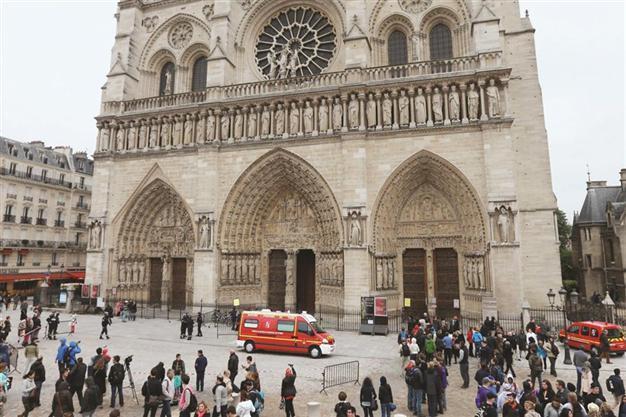 French far-right pays tribute after Notre Dame Cathedral suicide