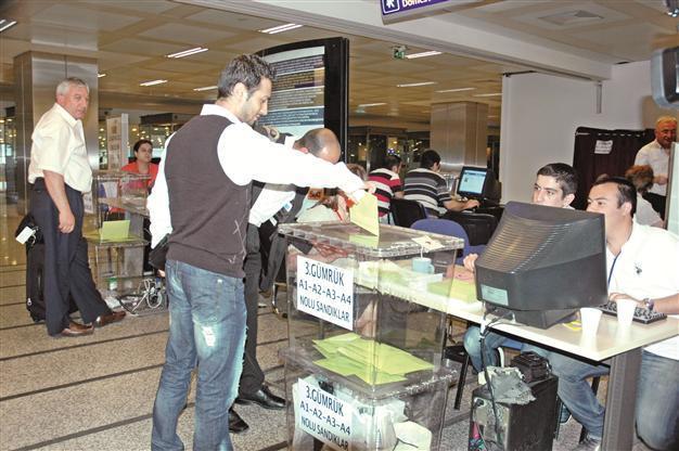Main opposition offers to merge two polls